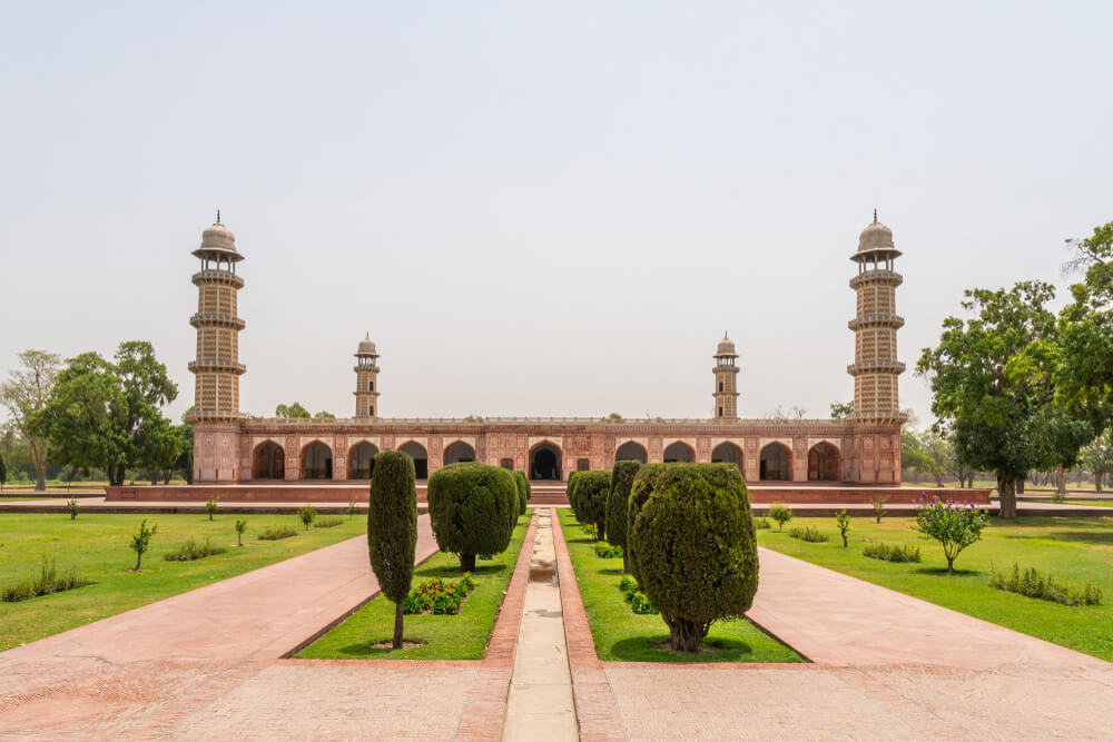 entrance to Jahangir Tomb