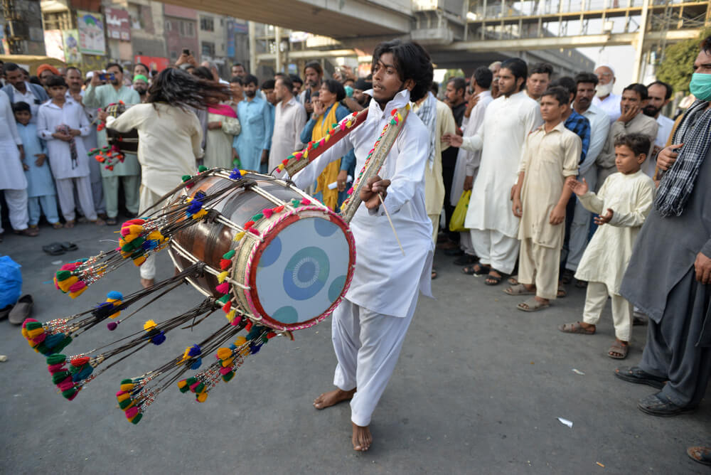 Data darbar crowd