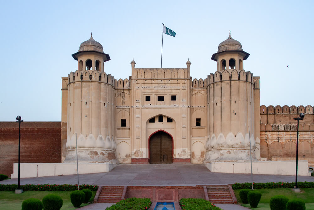 The fort of lahore front view in lahore.