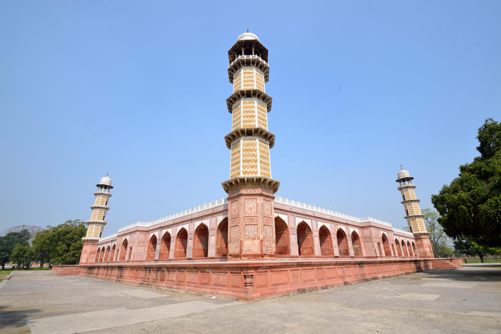 side view of Jahangir Tomb