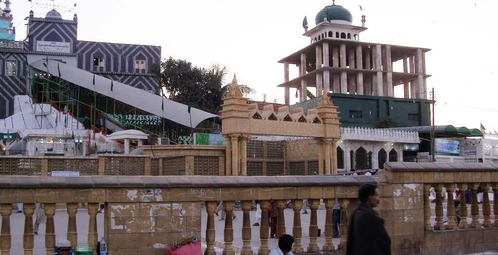 abdullah shah ghazi shrine