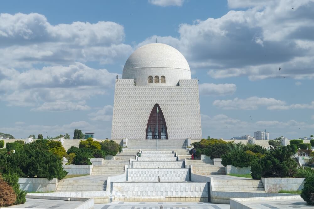 quaid e azam mazar essay